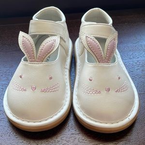 Wee Squeak Pearl White Bunny Maryjanes Girls Toddler Size 11-Perfect for Easter